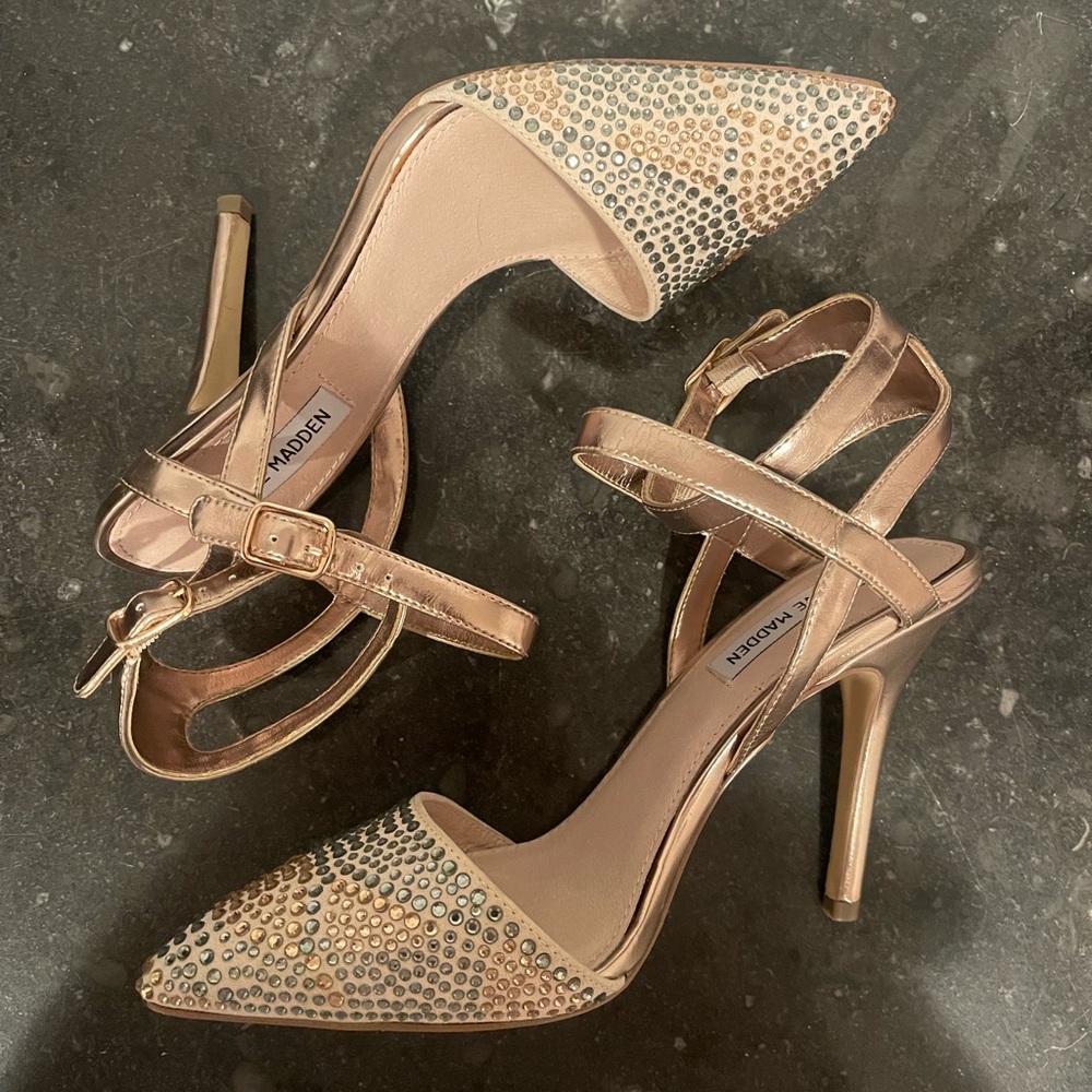 Steve Madden Porttt R Rhinestone Nude champagne Pointed Almond Toe Pump